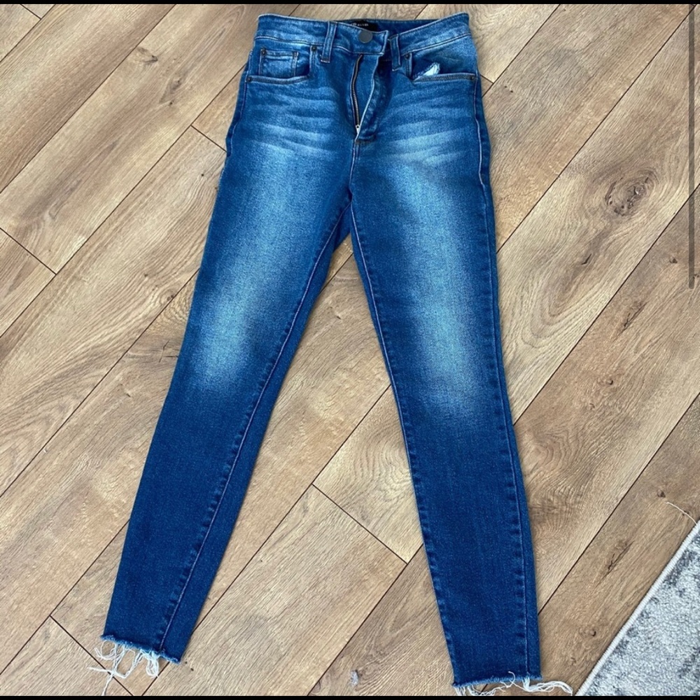 Blue high rise / ankle jeans